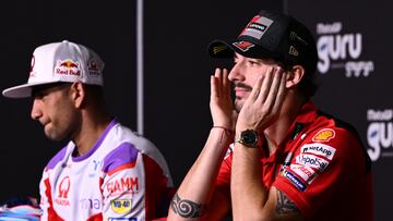 Bagnaia junto a Martín en rueda de prensa.