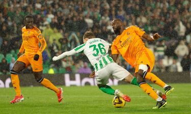 La jugada del penalti en el minuto 52 de partido. Antonio Rüdiger derriba a Jesús Rodríguez momentos antes del mano a mano con Thibaut Courtois.
