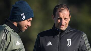 Barzagli y Allegri, durante el entrenamiento de la Juventus.
