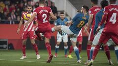 Los jugadores del Atl&eacute;tico lo intentan ante el Girona.