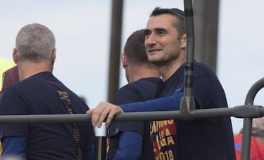 La rúa de Messi e Iniesta