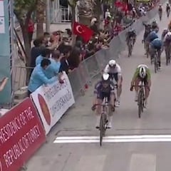 Díaz sigue líder por un segundo en otro triunfo de Philipsen