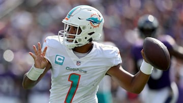 BALTIMORE, MARYLAND - SEPTEMBER 18: Tua Tagovailoa #1 of the Miami Dolphins throws a pass in the second quarter against the Baltimore Ravens at M&T Bank Stadium on September 18, 2022 in Baltimore, Maryland. (Photo by Rob Carr/Getty Images)