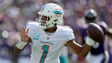 El quarterback Tua Tagovailoa lanzó seis pases de anotación para que los Miami Dolphins vencieran a los Baltimore Ravens.