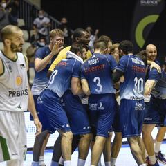 Scrubb da la victoria al Obradoiro sobre la bocina