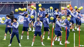 Los jugadores del Atlético, en la sesión de entrenamiento del equipo rojiblanco.