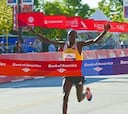 Victoria del keniano Kimetto, a 22 segundos del récord mundial