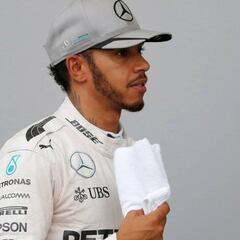Hamilton planta a la prensa: "Se irán esas sonrisas de sus caras"