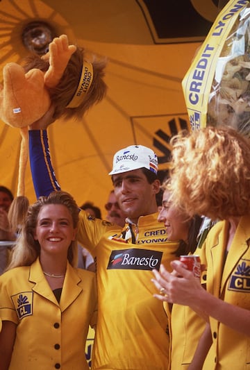 En la novena etapa del Tour de 1992, Miguel Indurain firmó, la que muchos consideran, la mejor contrarreloj de la historia del ciclismo. En un recorrido exigente de 65 km, donde abundaban los repechos, el fuerte viento e incluso tramos de pavés, el navarro completó un ejercicio ‘extraterrestre’ (así lo tituló L’Équipe en su portada) sobre su bicicleta durante 1 hora, 19 minutos y 31 segundos, a una velocidad promedio superior a los 49 km/h. No sólo ganó la contrarreloj de forma apabullante (sacó tres minutos a De las Cuevas, que terminó segundo), sino que dobló a un sinfín de corredores que salieron por delante de él. Las diferencias respecto a especialistas contra el crono fueron alucinantes: más de 6 minutos a Fignon, 3:41 a Bugno, cuatro minutos a LeMond, 4:30 a Zülle… Algo irrepetible.