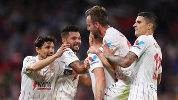 SEVILLE, SPAIN - APRIL 08: Lucas Ocampos of Sevilla FC celebrates with Ivan Rakitic, Erik Lamela, Nemanja Gudelj and Jesús Corona after scoring his sides second goal during the La Liga Santander match between Sevilla FC and Granada CF at Estadio Ra