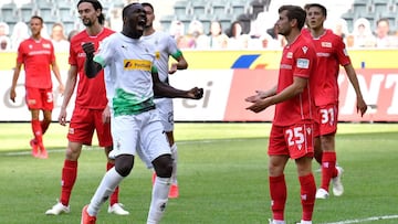 Marcus Thuram celebra el segundo gol.