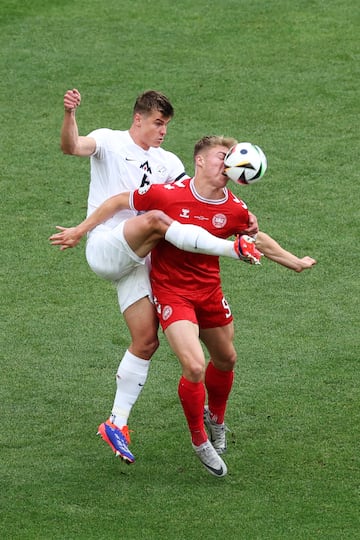 Percance del delantero danés, Rasmus Hojlund en el partido que enfrentó a su selección frente a Eslovenia.