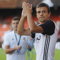 El Valencia solo daría salida a Maksimovic si ficha a otro medio