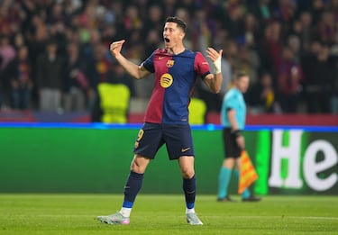 Otra vez el polaco. Fermín espero cuando Raphinha parecía en una posición ideal y la dejó atrás hacia el delantero, que no falló.