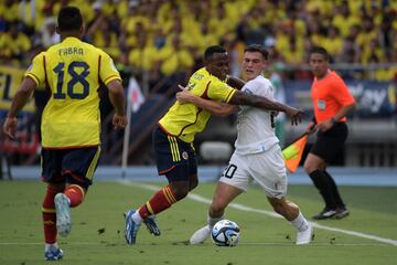 Colombia's midfielder Jhon Arias (L) and Uruguay's midfielder Manuel Ugarte fight for the ball during the 2026 FIFA World Cup South American qualification football match between Colombia and Uruguay at the Roberto Melendez Metropolitan Stadium in Barranquilla, Colombia, on October 12, 2023. (Photo by Raul ARBOLEDA / AFP)