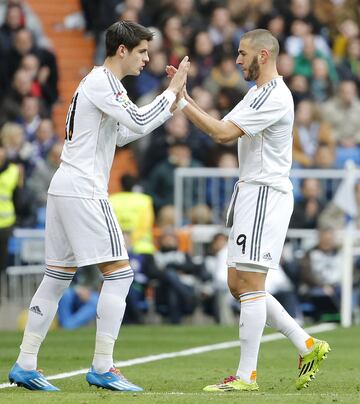 Ya en 2013 pasó oficialmente a formar parte del primer equipo. De la mano de Ancelotti, el delantero siguió a la estela de Benzema. Pese a ello, acabó acumulando un total de 34 partidos y 9 goles. Esa misma temporada, ganaría la Champions League al superar al Atlético de Madrid por 4-1 en la final de Lisboa.