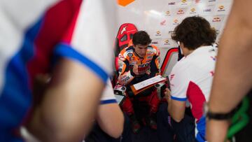 M¨¢rquez cura la dolencia de Honda: "Me he vuelto a divertir"