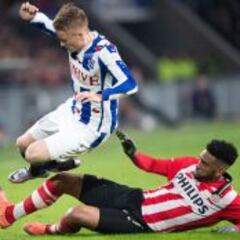 PSV Eindhoven empató y dejó el liderato al Ajax