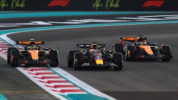 Lando Norris (McLaren MCL39), Max Verstappen (Red Bull RB21) y Oscar Piastri (McLaren MCL39). Yas Marina, Abu Dhabi. F1 2025.