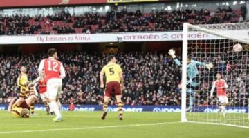 Otra imagen del gol de Alexis. 