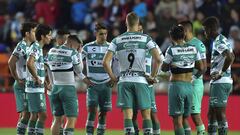Los 8 positivos en Santos Laguna complica el regreso de Liga MX