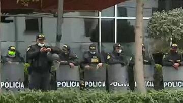 La policía custodia el hotel del árbitro del Perú - Brasil