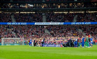 Foto de la gran familia rojiblanca en su 120 aniversario.
