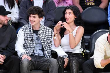 Timothée Chalamet, actor francoestadounidense, junto a Kylie Jenner, modelo, empresaria y personalidad de televisión estadounidense.