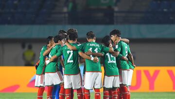 Players of Mexico during the game Mexico vs Germany, corresponding to Group F of the FIFA U-17 World Cup Indonesia 2023, at Si Jalak Harupat Stadium, on November 12, 2023. 

<br><br>

Jugadores de Mexico durante el partido Mexico vs Alemania, correspondiente al Grupo F de la Copa Mundial de la FIFA Sub-17 Indonesia 2023, en el Estadio Si Jalak Harupat Stadium, el 12 de Noviembre de 2023.