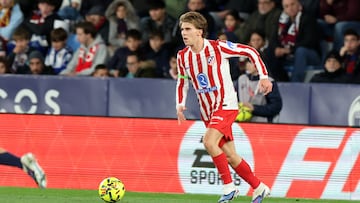 Pablo Barrios, en el Levante-Atlético.