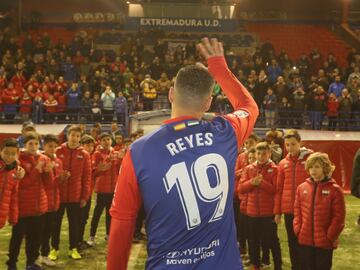 El de Utrera falleci debido a un accidente de trfico en 2019. Su ltimo equipo, el Extremadura, retir su dorsal, el 19, como homenaje.