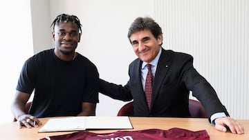 Duván Zapata renueva por una temporada más
