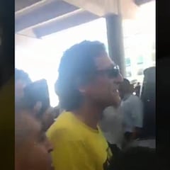 La caótica llegada de Salas a Chile: "Estoy muy alegre"