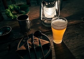 Convertir a tu mejor amigo en un maestro cervecero es un regalo original... y este kit te lo demuestra (es lo más vendido)