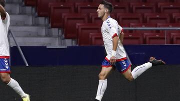 Iza celebra su gol ante el Sporting.