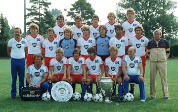 El Hamburgo es, probablemente, el club m芍s grande de esta lista de 'olvidados'. El equipo alem芍n fue uno de los fundadores de la Bundesliga y es el que m芍s temporadas ha jugado en la m芍xima categor赤a alemana sin descender. En 2018, tras un curso nefasto, acab車 cayendo a Segunda, donde hasta la fecha lucha por volver a Primera cuanto antes. Tiene en su palmar谷s seis ligas alemanas y aunque la 迆ltima data de 1983, es el cuarto equipo en la clasificaci車n hist車rica de Alemania. Adem芍s de las Bundesligas, tiene tres Copas alemanas y dos Copas de la Liga; y a esto hay que a?adir una Champions y una Recopa.