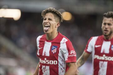 El hijo de Simeone se estrenó esta pretemporada con los colchoneros. El argentino tuvo un buen rendimiento el año pasado jugando en tres cuartos de campo con el filial atlético tanto por el flanco izquierdo del ataque, como desde el derecho e incluso detrás del punta. El técnico lo convocó para el primer partido frente al Celta, pero no llegó a debutar.