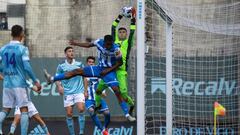 Uche Agbo, intentando rematar un c&oacute;rner en el partido ante el Celta B.