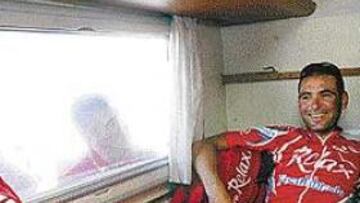 <b>EL ÚLTIMO.</B> José Manuel Maestre no pierde la sonrisa a pesar de su situación en la clasificación general de la Vuelta.