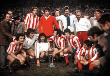 El Atléico de Madrid disputó la Copa Intercontinental de 1975 en lugar del Bayern de Múnich, que renunció por la violencia que venían mostrando los equipos sudamericanos. En la ida en Buenos Aires los colchoneros cayeron 1-0, pero lograron remontar en el Calderón con goles de Irureta y Ayala.