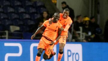 Soccer Football - Champions League Round of 16 First Leg - FC Porto vs Liverpool - Estadio do Dragao, Porto, Portugal - February 14, 2018   Liverpool&#039;s Sadio Mane celebrates scoring their first goal with Georginio Wijnaldum     REUTERS/Miguel Vidal