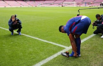 Yerry Mina presentado presentado en el Barcelona en el Camp Nou