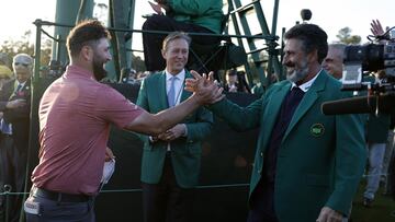 Augusta (United States), 09/04/2023.- Jon Rahm of Spain (L) shakes hands with Jose Maria Olazabal (R) after winning the US Masters during the final round of the Masters Tournament at the Augusta National Golf Club in Augusta, Georgia, USA, 09 April 2023. (España, Estados Unidos) EFE/EPA/ERIK S. LESSER
