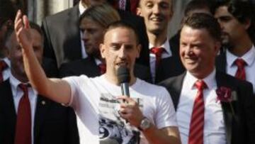 Ribéry y Van Gaal, durante la celebración de un título con el Bayern