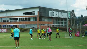 Atlético Nacional contrata a Luis Alfonso Sosa, motivador acercado por el DT interino Hernán Darío Herrera.