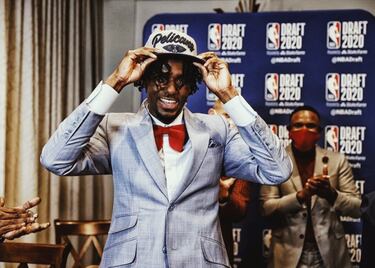  Los Pelicans decidieron apostar con el pick 13 por este base de la Universidad de Alabama que deja bastante frío. Es más duda que certeza. Durante sus dos temporadas académicas, tuvo una evolución creciente en puntos (de 13,5 a 18,5 de media) tirando de su principal virtud: la penetración directa. Es rápido y habilidoso, pero ni tiene buena mano desde el perímetro ni tiene el suficiente cuerpo para que sus penetraciones tengan el mismo grado de éxito ante defensor mucho más pesados e inteligentes. Mucho que mejorar.