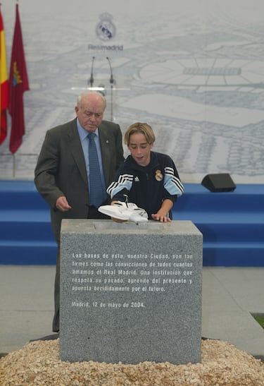 El 12 de mayo de 2004, bajo la presidencia de Florentino Pérez, tuvo lugar el acto de colocación de la primera piedra de la mejor ciudad deportiva del mundo. Alfredo Di Stéfano y Dani Carvajal fueron los protagonistas de la puesta en marcha de este proyecto.