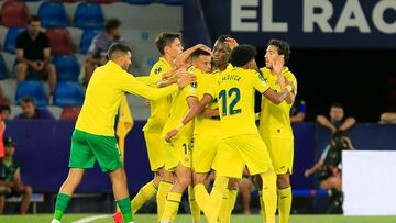 VALENCIA, 08/09/2022.- Los jugadores del Villarreal celebran uno de los goles ante el Lech Poznan, durante el partido de la primera jornada de la Liga Europa que Villarreal CF y Lech Poznan disputan hoy jueves en el estadio Ciudad de Valencia. EFE/ Domenech Castelló
