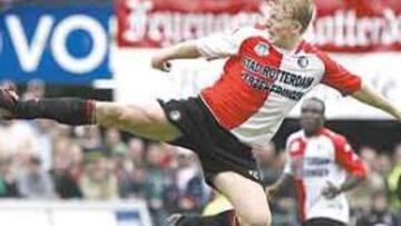 <b>ACERTADO. </b>Dirk Kuijt tiene 23 años y esta temporada ha conseguido 29 goles con su equipo en la Liga.