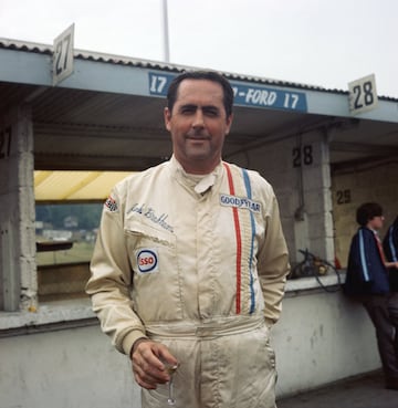 Sir John Arthur Brabham, cuenta en su estadística, además de 14 victorias, 31 podios y los títulos de 1959, 1960 y 1966, con el tercer mayor lapso de tiempo entre dos victorias en la F1: cinco años, diez meses y 19 días. Ese fue el intervalo que transcurrió entre su victoria en Portugal 1960 (año de su segundo Mundial) y la de Francia 1966 (año de su tercer entorchado). Luego tuvo otro espacio de 26 carreras (24º registro histórico) entre sus triunfos en Canadá 1967 y Sudáfrica 1970. Falleció en 2014 a los 88 años de edad.